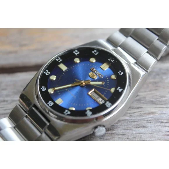 Seiko Blue and Silver Men's Watch - Picture 2 of 6
